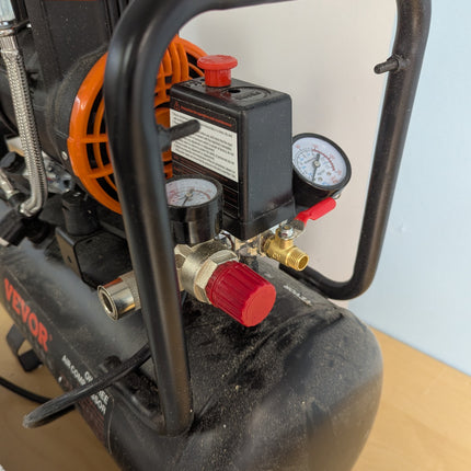 VEVOR 4.8 Gallon Air Compressor, 1.2HP 2.2 CFM@90PSI Oil Free Air Compressor Tan