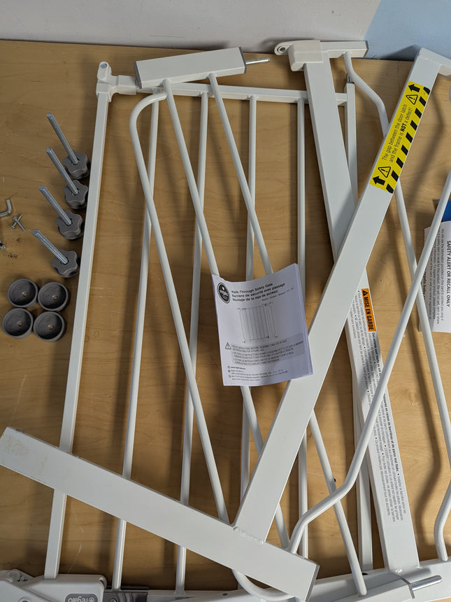 Regalo Easy Step 38.5-Inch (97.75cm) Extra Wide Baby Gate, Award Winning Brand,