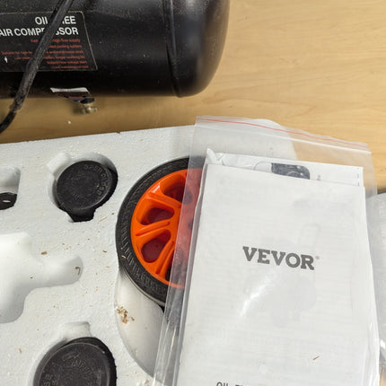 VEVOR 4.8 Gallon Air Compressor, 1.2HP 2.2 CFM@90PSI Oil Free Air Compressor Tan