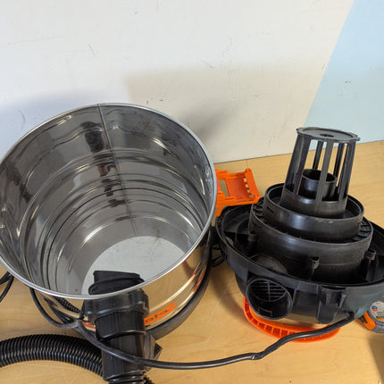 INCOMPLETE Kubota Wet/Dry Stainless Steel Vacuum Cleaner 4 Gallon (4 kg)