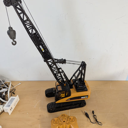 HUINA 572 15CH RC Construction Crane Truck Tower Excavator, 1/14 Scale