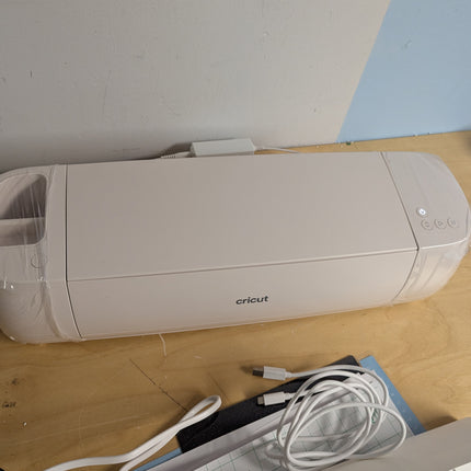 Cricut Explore Cutting Machine with Vinyl and Iron-On Sheets Bundle