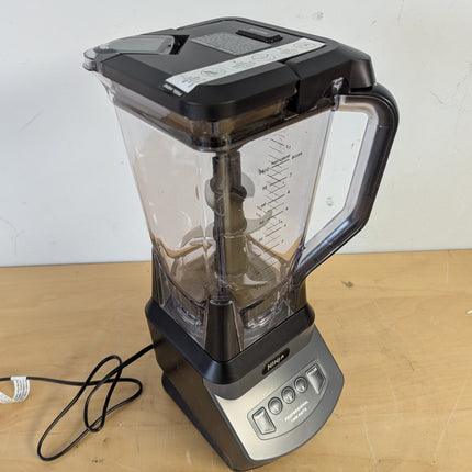 Ninja NJ600WMC Professional Blender, 900W Total Crushing Technology, 72 oz Pitcher with Pour Spout, Black/Silver