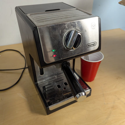 (Used - fair) De'Longhi 15-Bar Pump Espresso Machine with Milk Frother & Tempera
