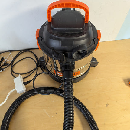 INCOMPLETE Kubota Wet/Dry Stainless Steel Vacuum Cleaner 4 Gallon (4 kg)