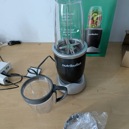 NutriBullet 600 Superfood Nutrition Extractor, Blender & Mixer System (8-Piece S