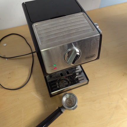 (Used - fair) De'Longhi 15-Bar Pump Espresso Machine with Milk Frother & Tempera