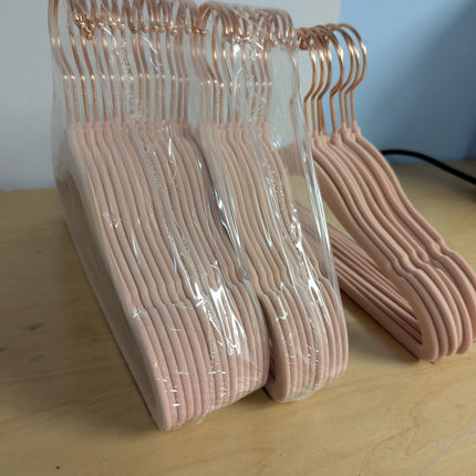 SONGMICS Velvet Hangers, Non-Slip Hanger, Rose Gold Color Swivel Hook, 30-Pack,