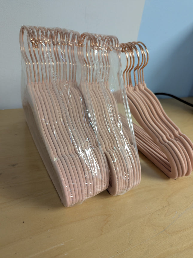 SONGMICS Velvet Hangers, Non-Slip Hanger, Rose Gold Color Swivel Hook, 30-Pack,