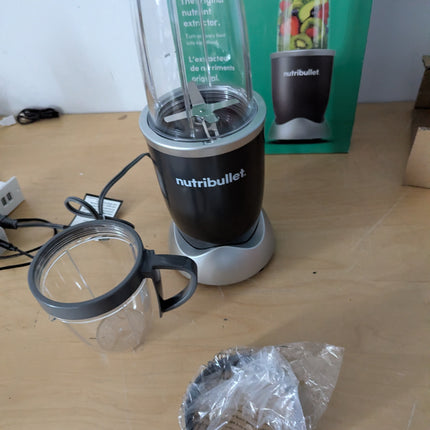 NutriBullet 600 Superfood Nutrition Extractor, Blender & Mixer System (8-Piece S