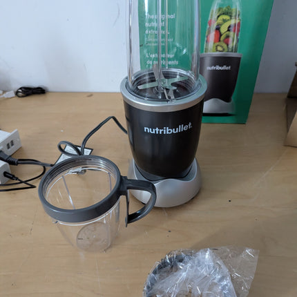 NutriBullet 600 Superfood Nutrition Extractor, Blender & Mixer System (8-Piece S