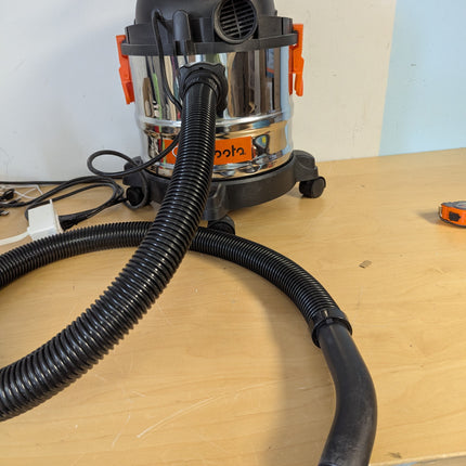 INCOMPLETE Kubota Wet/Dry Stainless Steel Vacuum Cleaner 4 Gallon (4 kg)