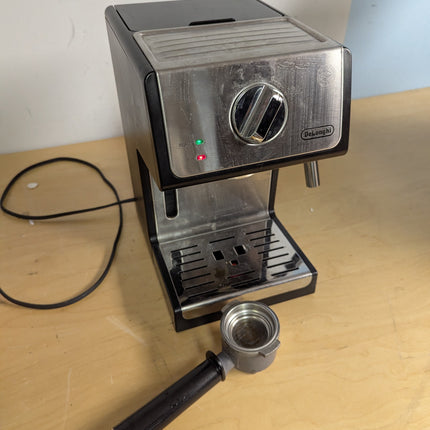 (Used - fair) De'Longhi 15-Bar Pump Espresso Machine with Milk Frother & Tempera