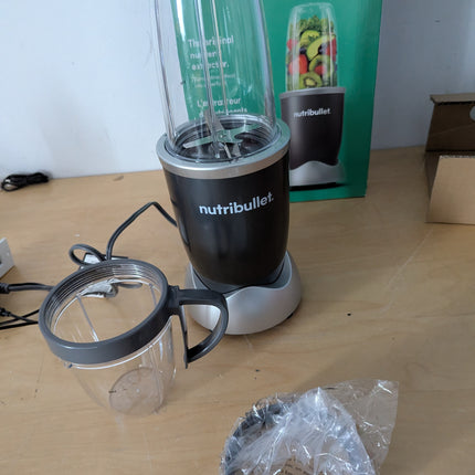 NutriBullet 600 Superfood Nutrition Extractor, Blender & Mixer System (8-Piece S