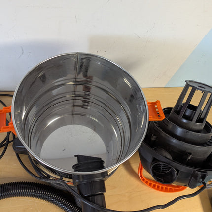 INCOMPLETE Kubota Wet/Dry Stainless Steel Vacuum Cleaner 4 Gallon (4 kg)
