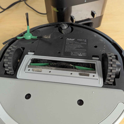 iRobot Roomba 104 2in1 Vacuum & Mop Robot - Self-Empties for 75 Days, Intense Po