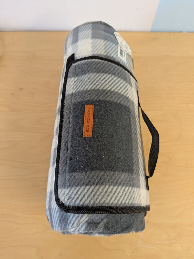 SONGMICS Picnic Blanket, 76.8 x 59.1inch, Large Mat for Camping, with Waterproof