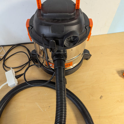 INCOMPLETE Kubota Wet/Dry Stainless Steel Vacuum Cleaner 4 Gallon (4 kg)