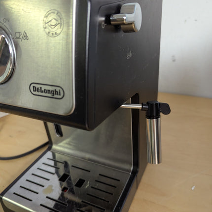 (Used - fair) De'Longhi 15-Bar Pump Espresso Machine with Milk Frother & Tempera