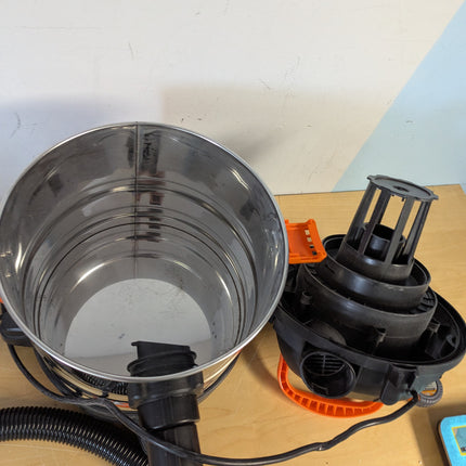 INCOMPLETE Kubota Wet/Dry Stainless Steel Vacuum Cleaner 4 Gallon (4 kg)