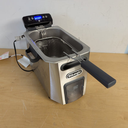 Actual unit: De'Longhi Livenza deep fryer without top lid