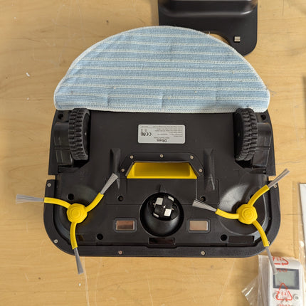 Actual unit: underside of the Dibea D500 Pro with mop cloth and rating label