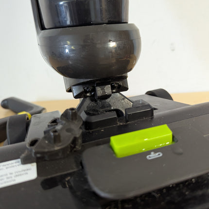 Actual unit fault: broken plastic catch at the base where the body pivots