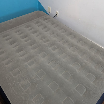 Actual unit: Lewondr queen air mattress inflated