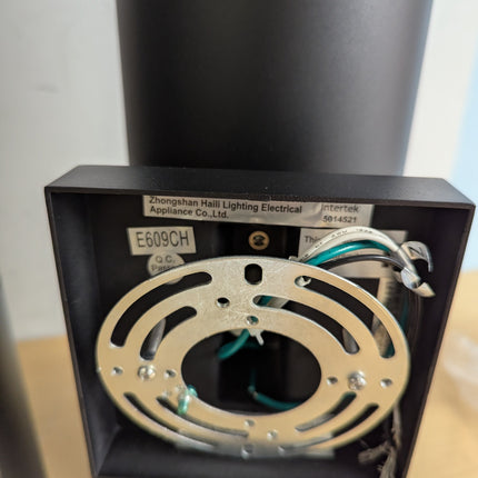 Actual unit: wall plate and mounting bracket